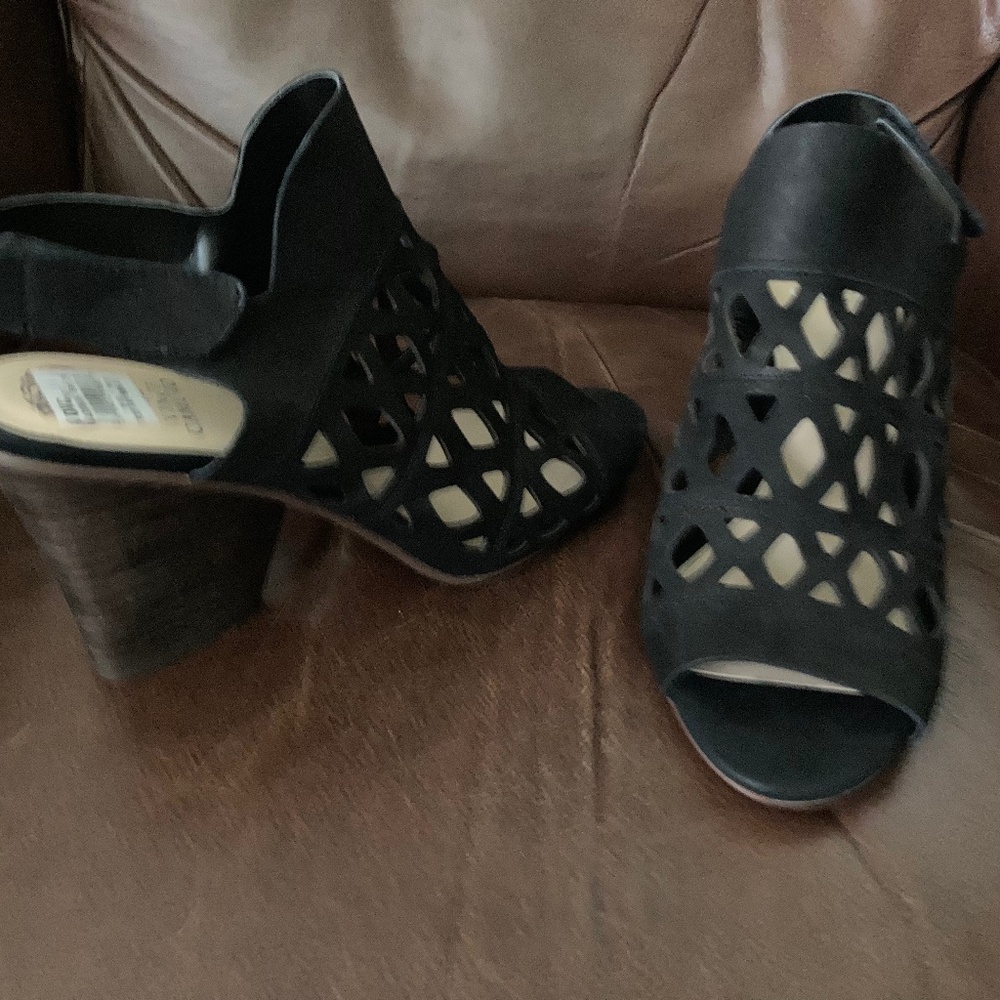 Vince Camuto Black Suede Cut Out Shoes Sz 10 NEW